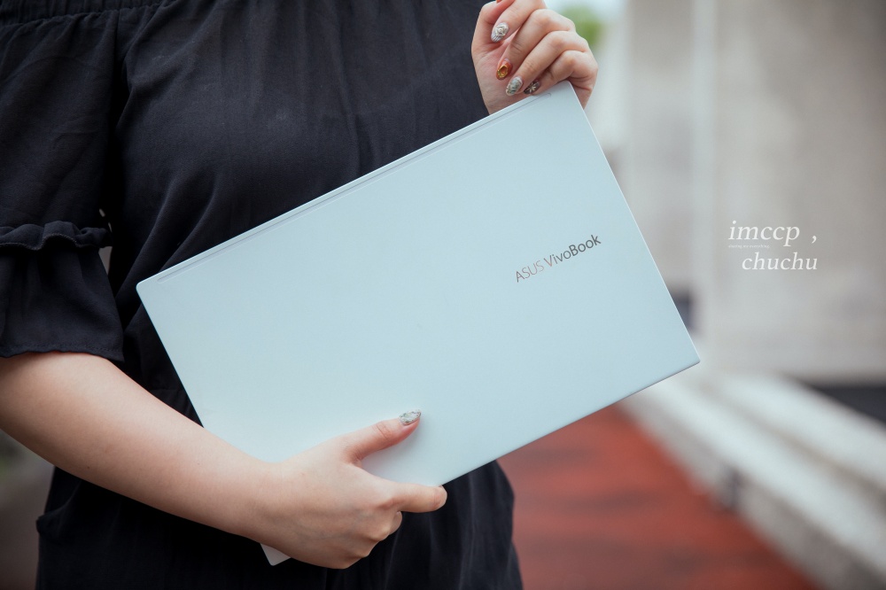 潮流時尚個性筆電 ASUS VivoBook S14(S433) 幻彩白。14吋大螢幕輕薄好攜帶